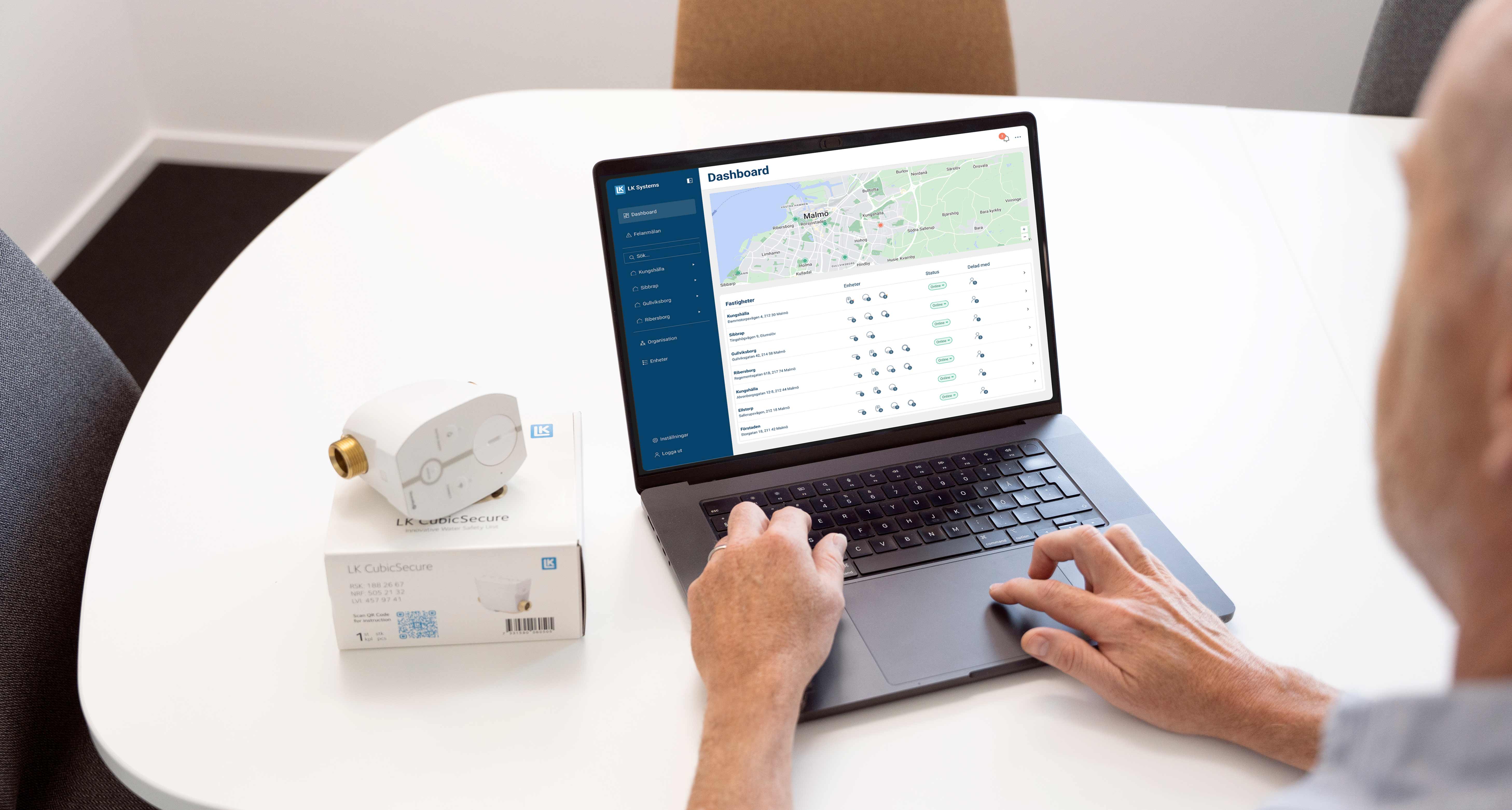 LK-IoT-portal-laptop