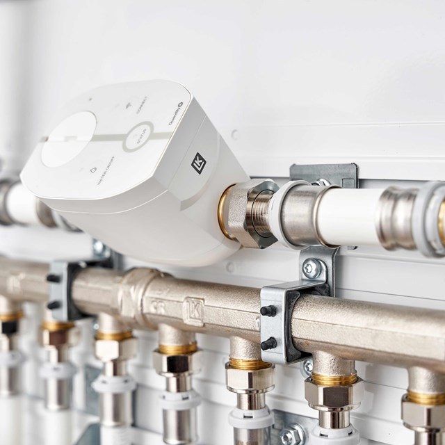 Vattenfelsbrytare monterad i skåp