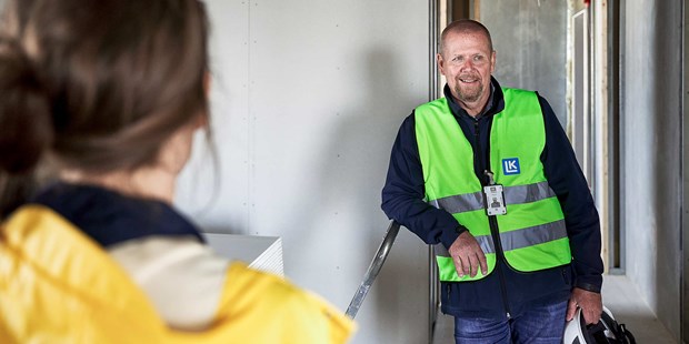 personer som diskuterar